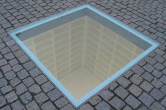 Пам'ятник спаленим книгам - меморіал Берлін, Німеччина