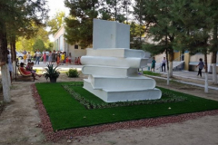 Пам'ятник книзі в місті Навої, Узбекистан